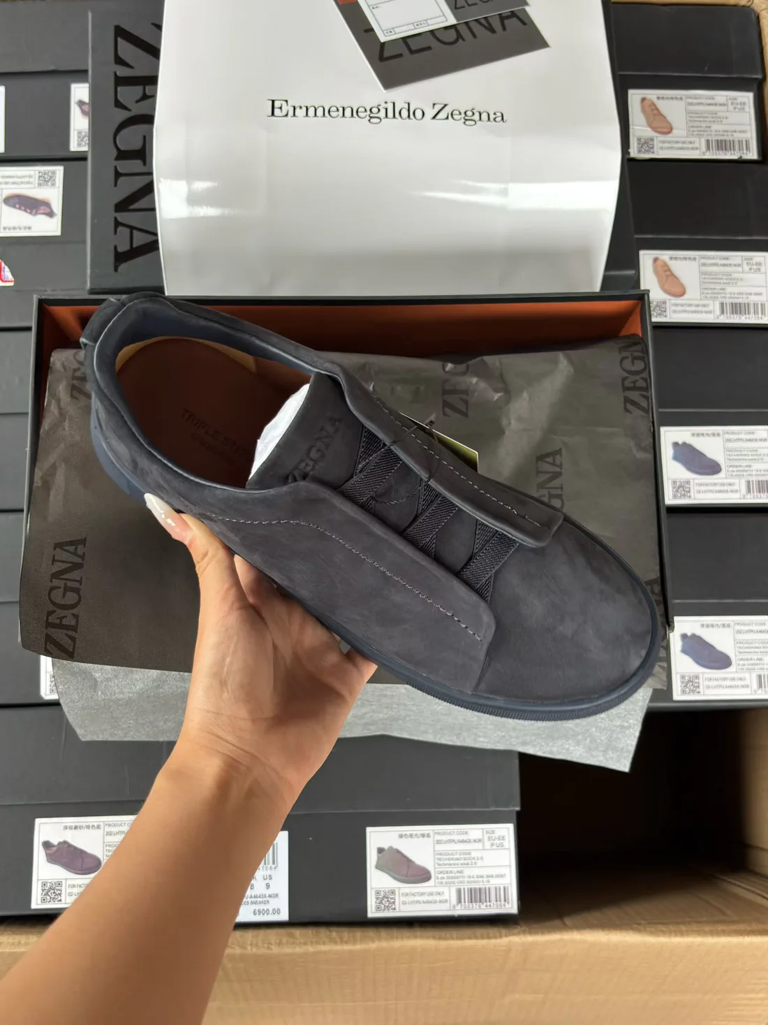 Zapatillas gris carbón, artículo gestionado por Luxent